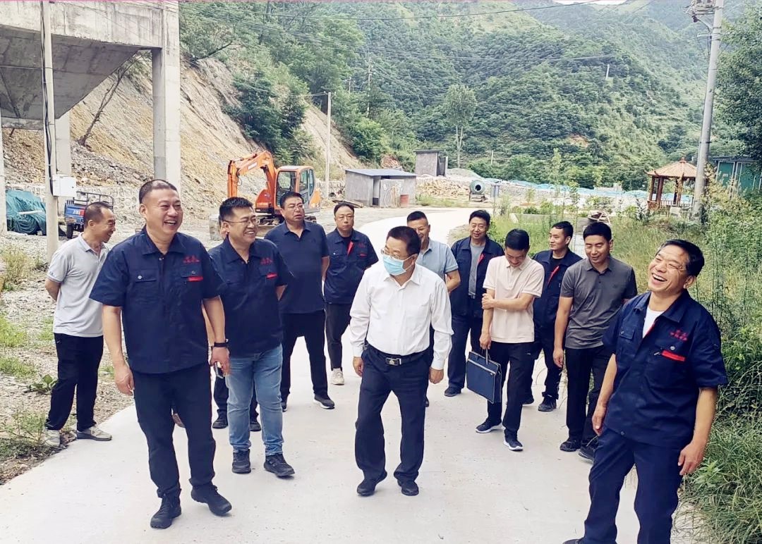 盧氏縣領導深入包聯(lián)企業(yè)中科礦業(yè)實地調(diào)研