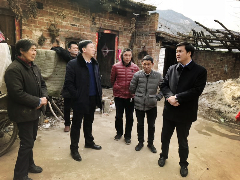 民建“組團(tuán)”慰問，企業(yè)送溫暖到家