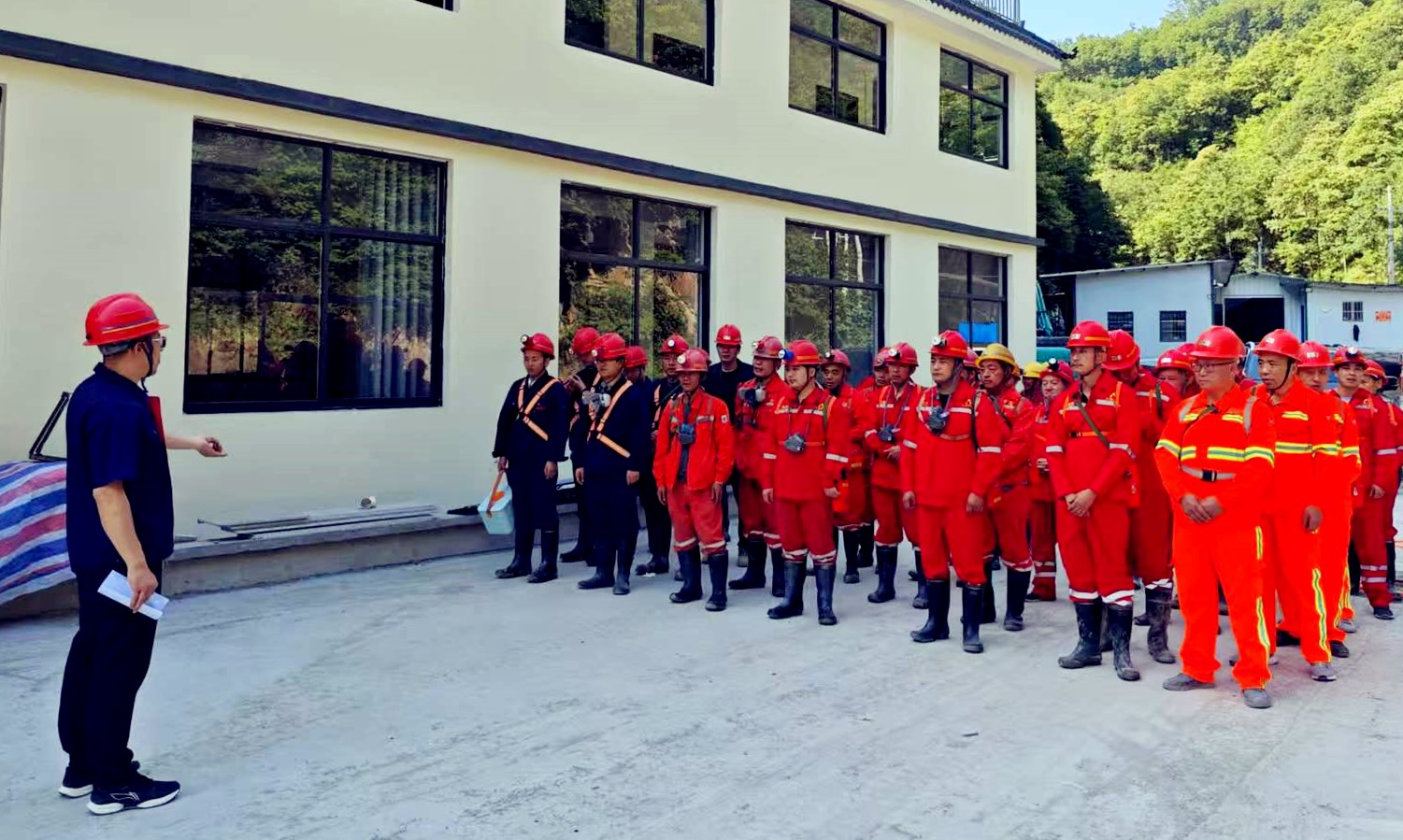 安全生產(chǎn)月｜雙河金礦圓滿開展綜合應(yīng)急預(yù)案演練